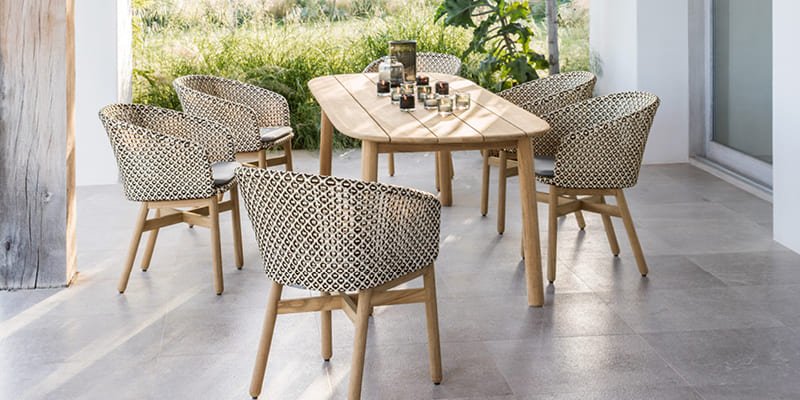 Ovalna vrtna miza Mbrace, kolekcija Prehod Exclusive