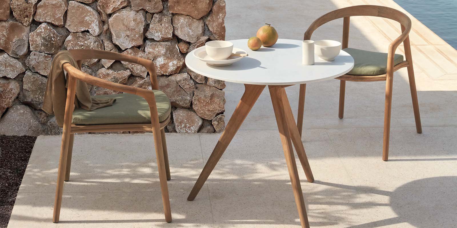 Elegantni in minimalistični vrtni stoli za teraso ali balkon, Prehod