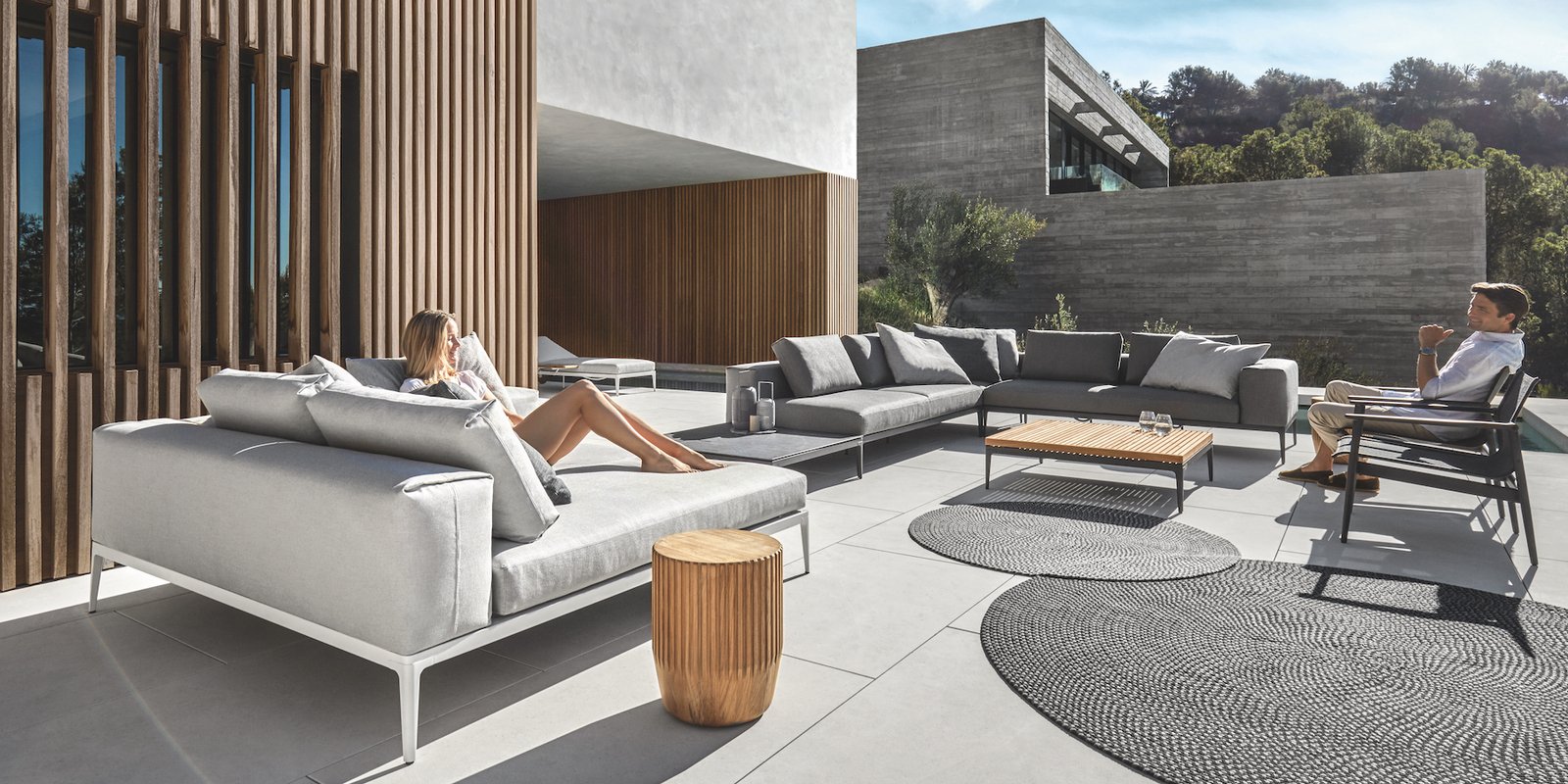 Trajnot vrtnega pohištva temelji na  materialih, brezčasnem dizajnu in ohranjanju vdeza ter funkcionalnosti