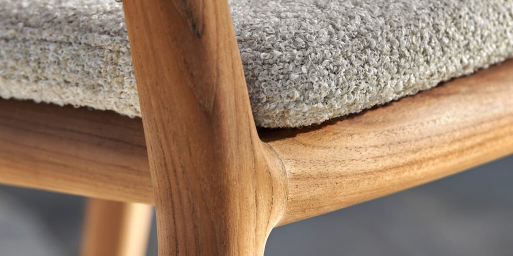 Materiali premium vrtnega pohištva – aluminij, tikovina in outdoor tkanine