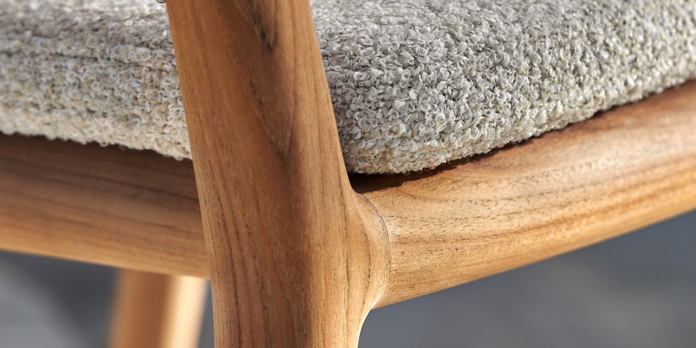 Materiali premium vrtnega pohištva – aluminij, tikovina in outdoor tkanine