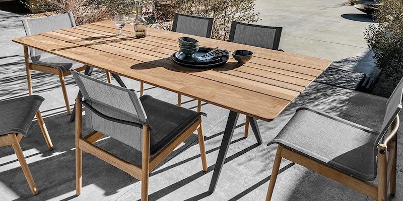 Vrtna miza Split, aluminijasto ogrodje in plošča iz tikovine