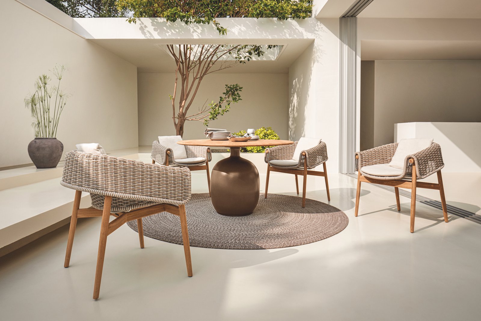 Vrtni stoli Prehod, zunanja jedilnica luksuzne vile